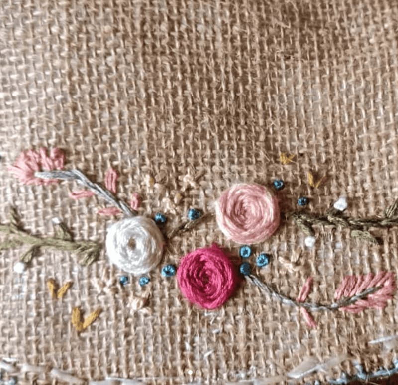 Bordando flores
